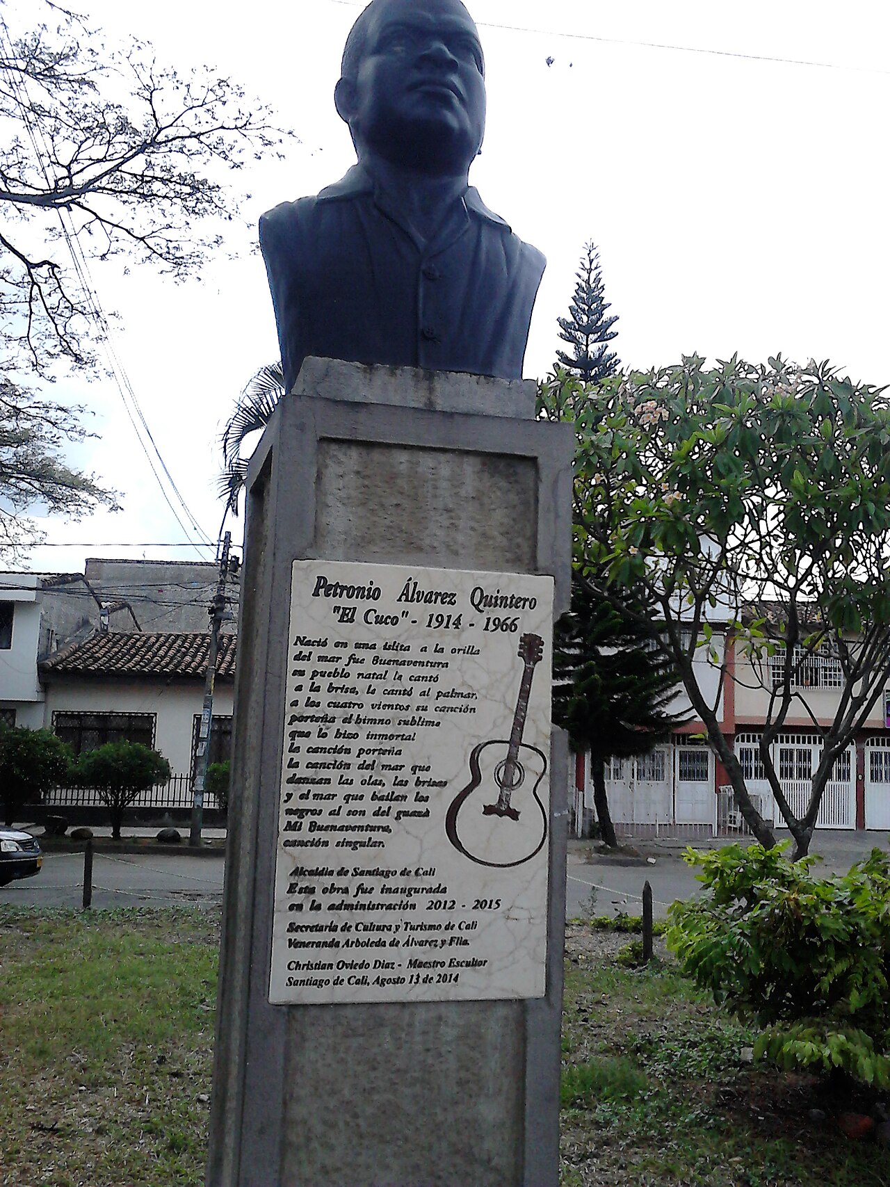 Un busto conmemorativo de Petronio Álvarez.