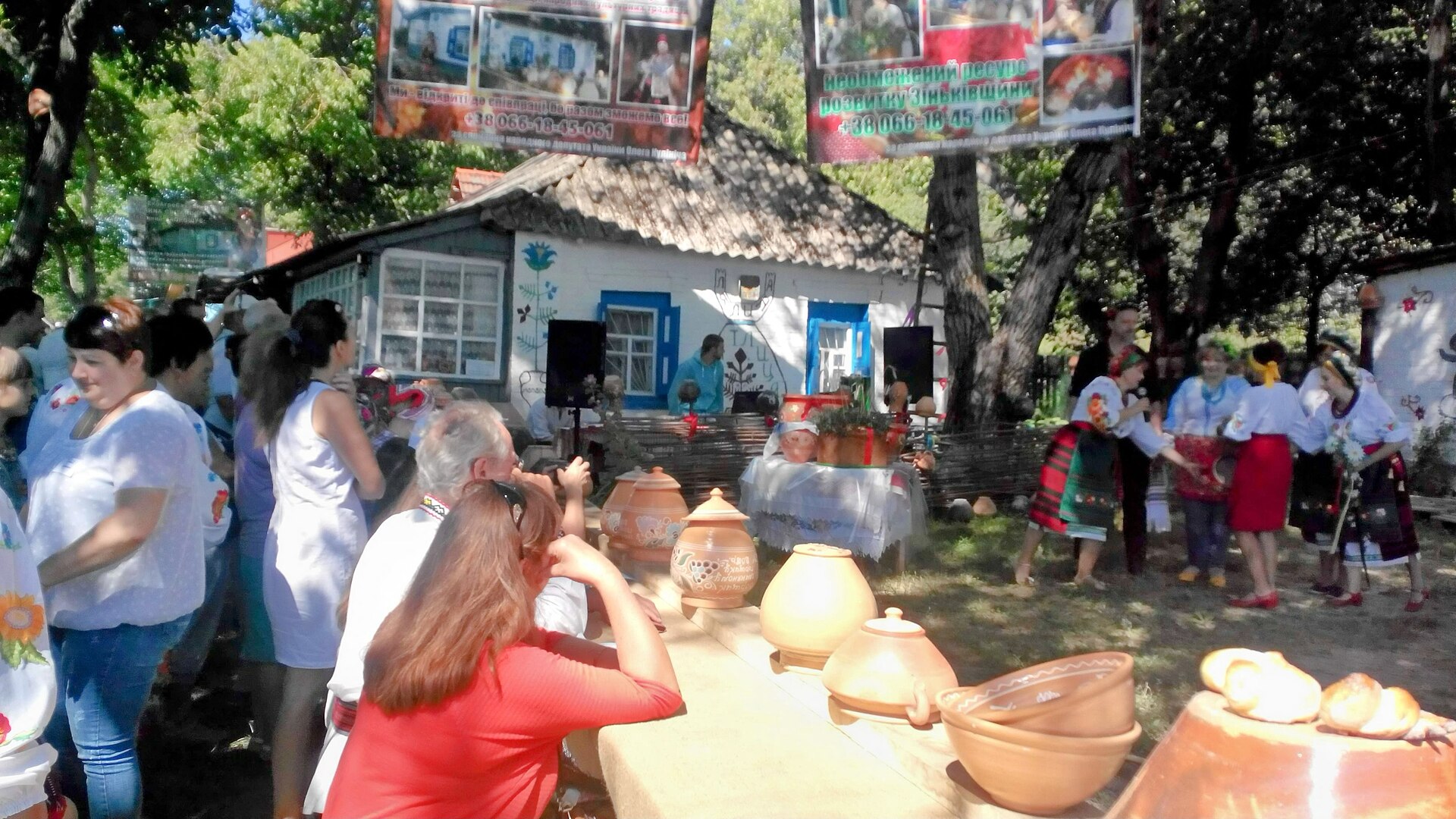 People gather at the Borshch in a Clay Pot festival in Opishnia, Poltava region, August 2018
